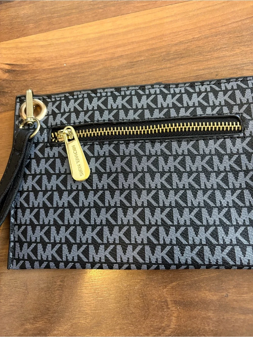 Michael Kors Jet Set Signature Logo Wristlet‎
